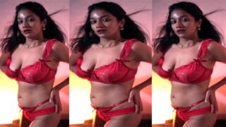 Lavanya Manickam Bikini Teasing Actress Wet Boobs Shake